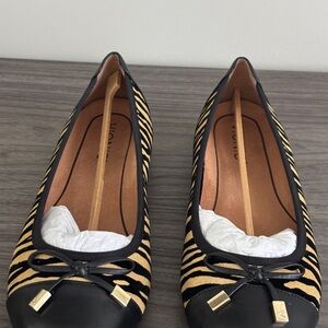 Vionic Tiger Print Black and Tan Flats